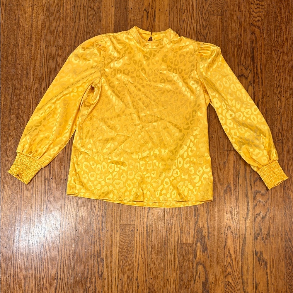 3 for $20 Lyaner Yellow Leopard Print High-Neck‎ Blouse – Women’s Small